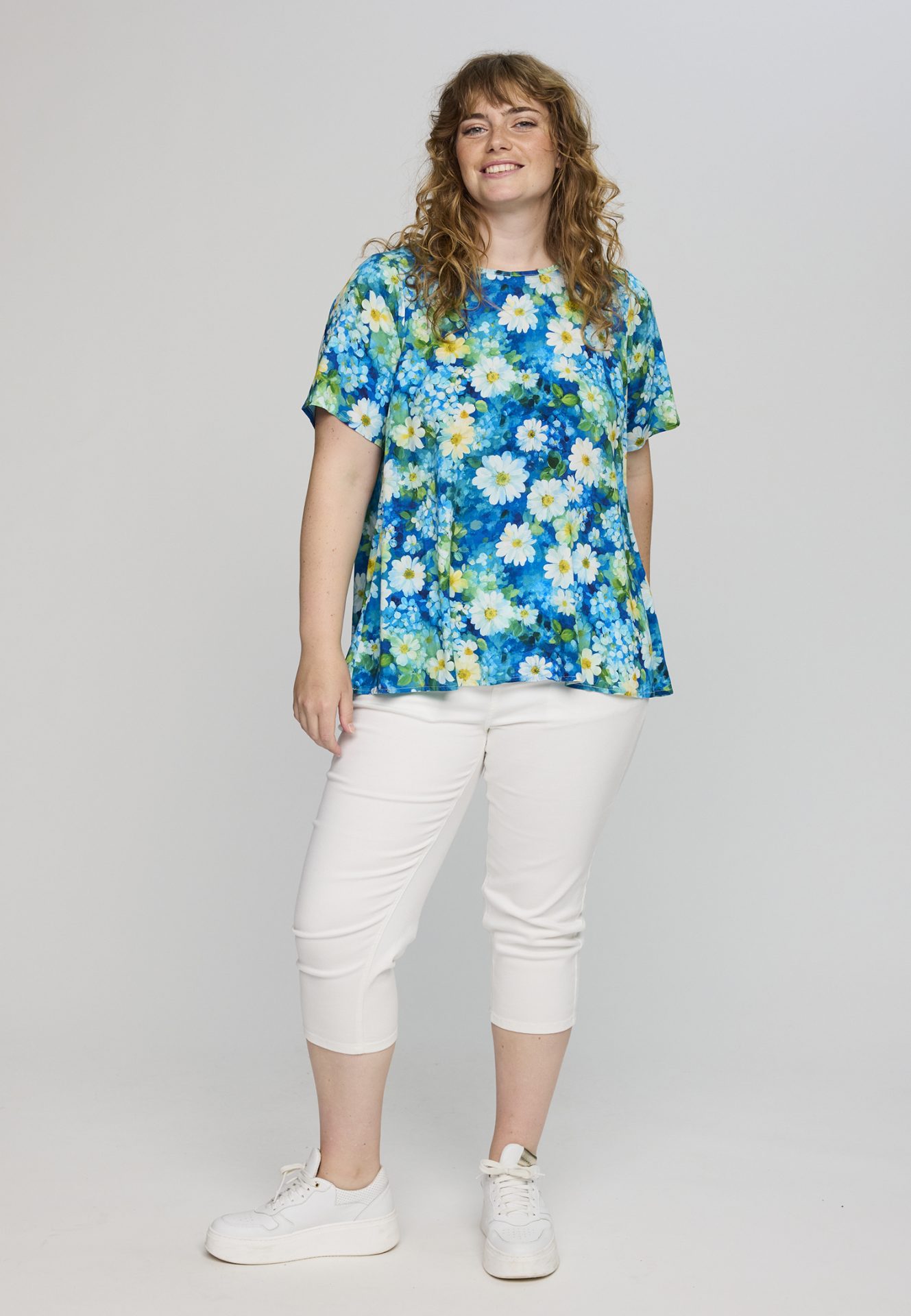 S263806 - Blue garden with white flowers - Extra 1
