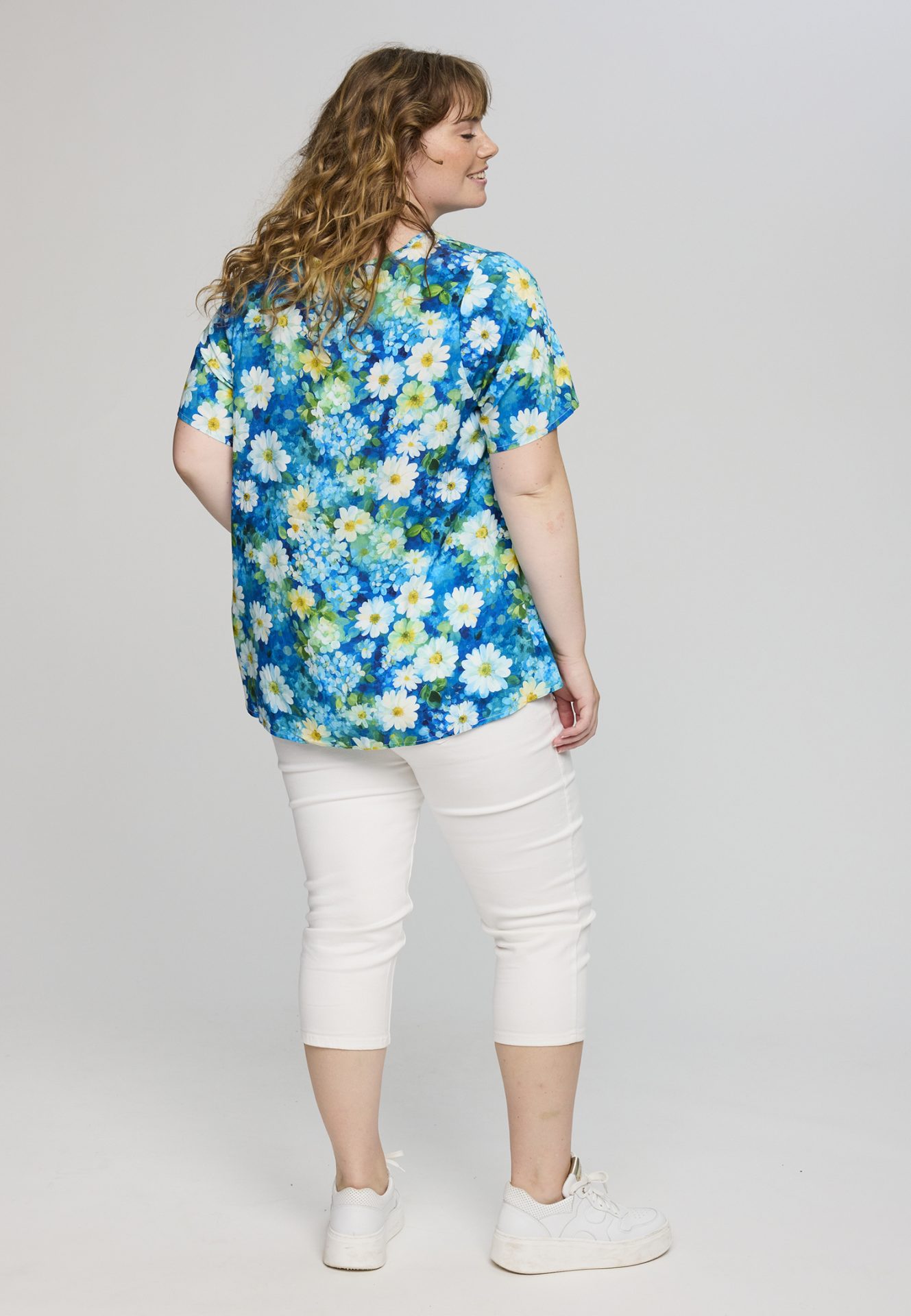 S263806 - Blue garden with white flowers - Extra 6